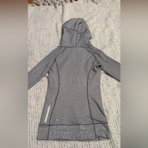 Lululemon Think Fast Hoodie Grey size 2 - Picture 3 of 11